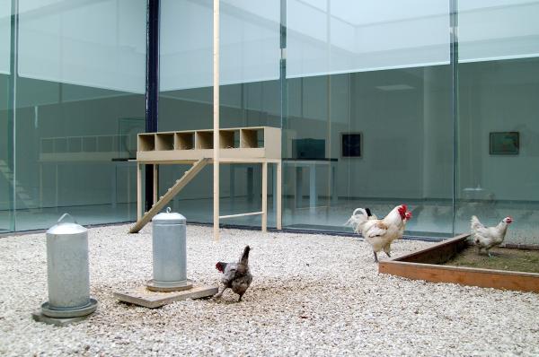 Expo, Mechelse Giant - In Exile, Museum Dhondt-Daenens, (B) 2002 © Koen Vanmechelen