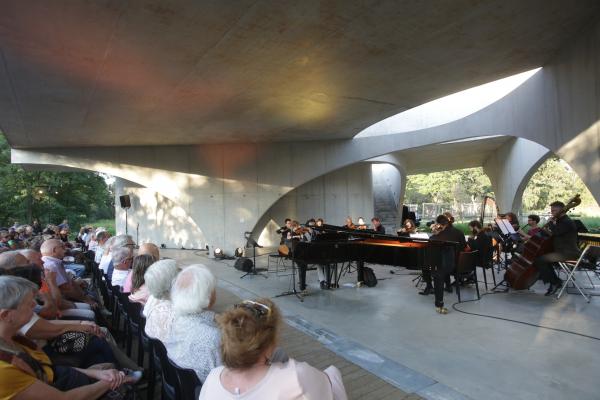 BISCEGLIA, BRUSSELS CHAMBERS ORCHESTRA EN GASTMUZIKANTEN