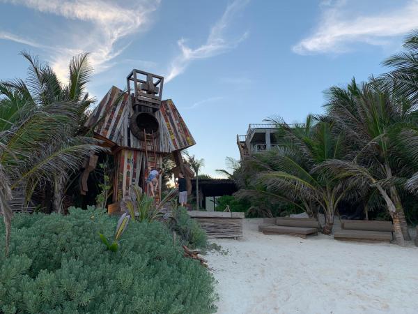 Cosmogolem, Human Rights House, Tulum (ME) © Koen Vanmechelen Cosmogolem, Human Rights House, Tulum (ME) © Koen Vanmechelen