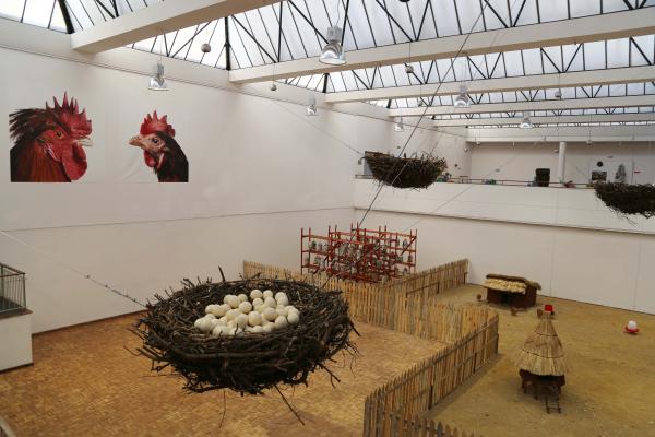 Planetary Community Chicken, National Gallery of Zimbabwe © Koen Vanmechelen Planetary Community Chicken, National Gallery of Zimbabwe © Koen Vanmechelen