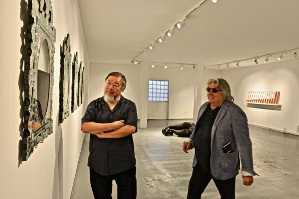 Ai Weiwei and Adriano Berengo, photo Edward Smith Ai Weiwei and Adriano Berengo, photo Edward Smith