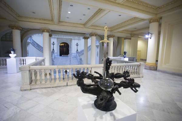 Medusa's Hope, Museo Nacional de Bellas Artes Cuba, Havana © Koen Vanmechelen, 2022, photo by Juan Carlos Romero