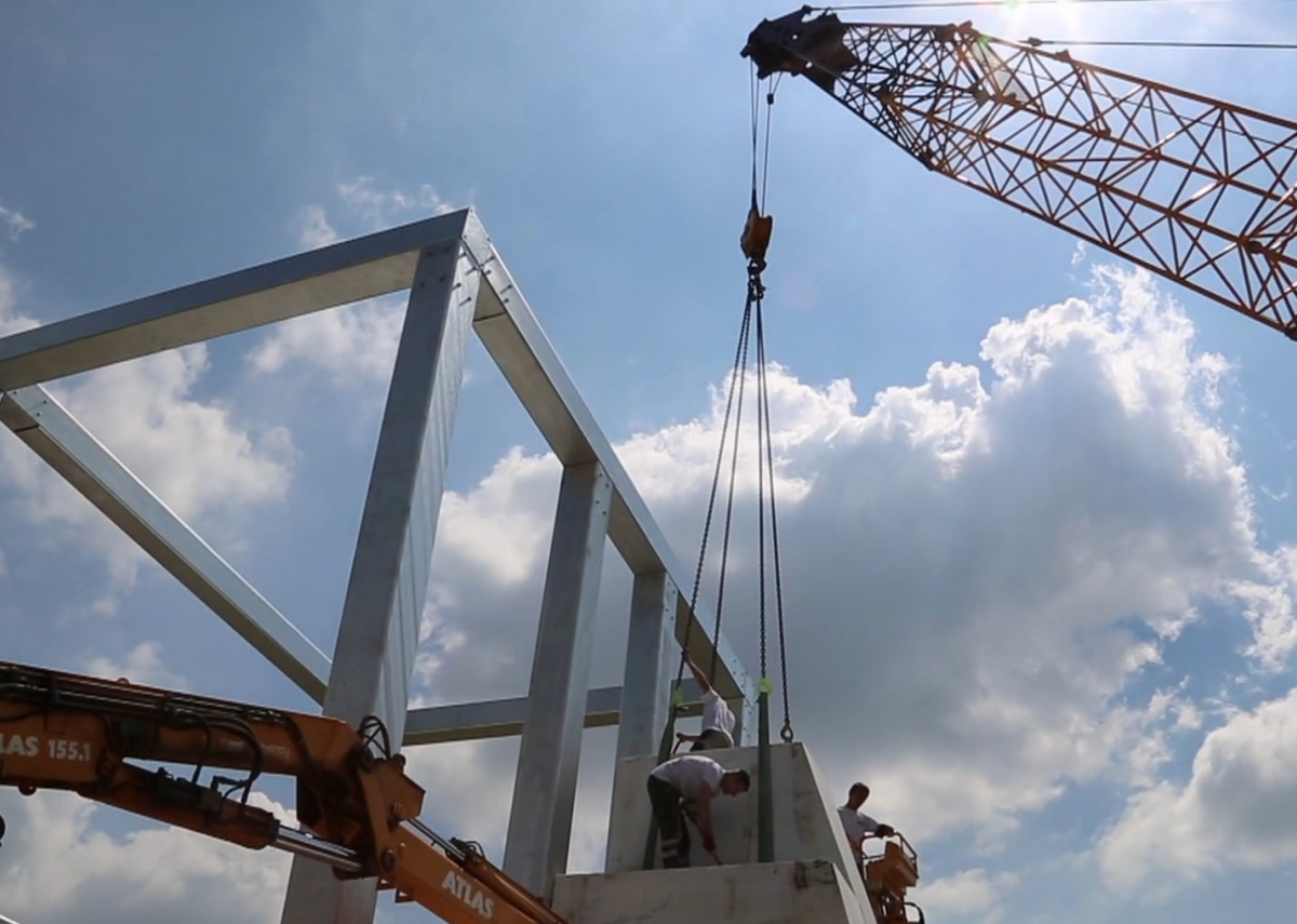 Construction of the Cosmogolem, LABIOMISTA © Koen Vanmechelen